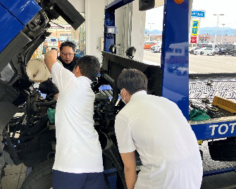 WECARS（ウィーカーズ）山形店にて職場体験の様子１