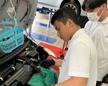 WECARS（ウィーカーズ）山形店にて職場体験の様子３