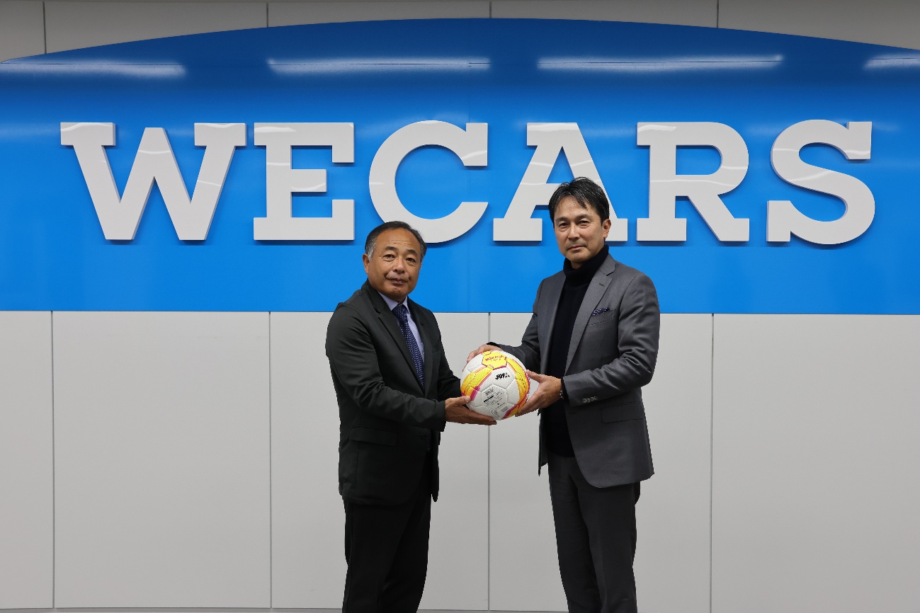 JUFA中野雄二理事長とWECARS副社長山内務の調印式写真