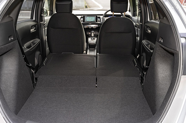 車検のときは荷物を降ろすの？審査への影響などリスクを徹底解説